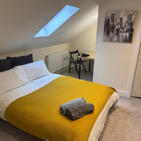 Bath Rd Villa Кейншам Екстериор снимка