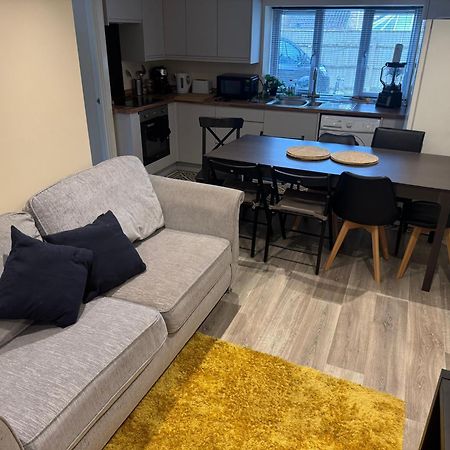 Bath Rd Villa Кейншам Екстериор снимка
