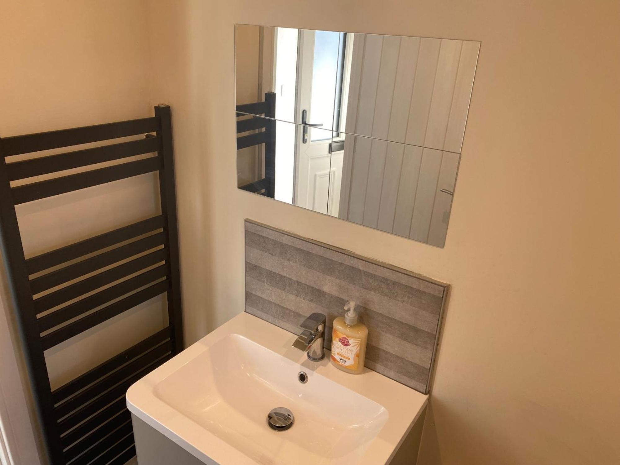 Bath Rd Villa Кейншам Екстериор снимка