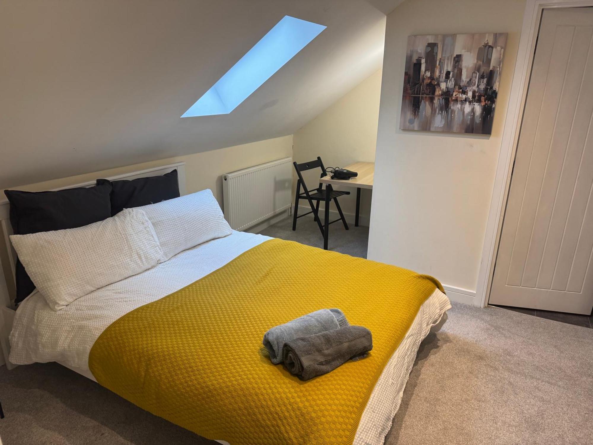 Bath Rd Villa Кейншам Екстериор снимка